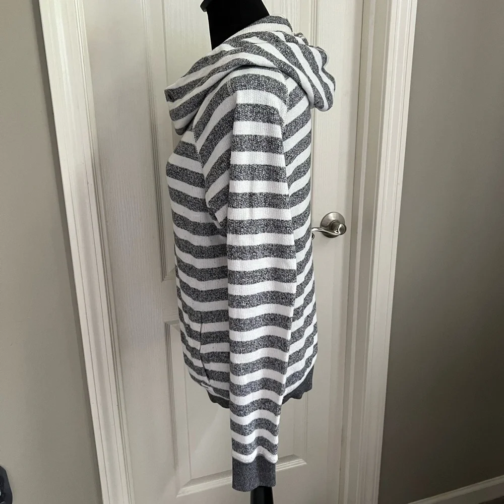 Garage Striped White and Gray Knit - Picture 2 of 6